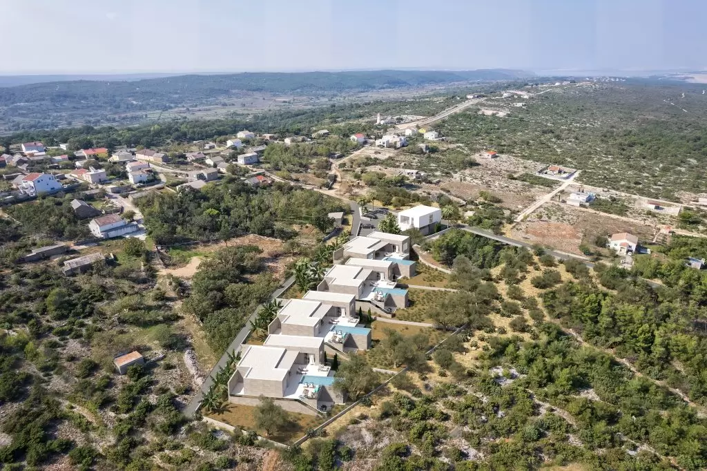 Moderni dizajn ekskluzivnih vila s bazenima na otvorenom, smještenih u prirodnom okruženju.
